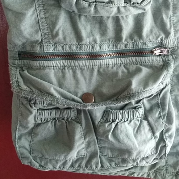 Vest - Picture 6 of 6